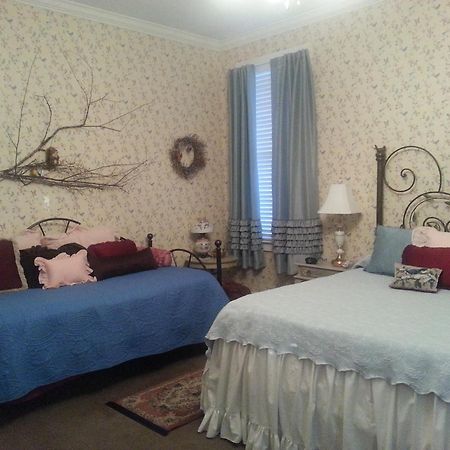 Bed and Breakfast Holly House Of Hamilton Номер фото