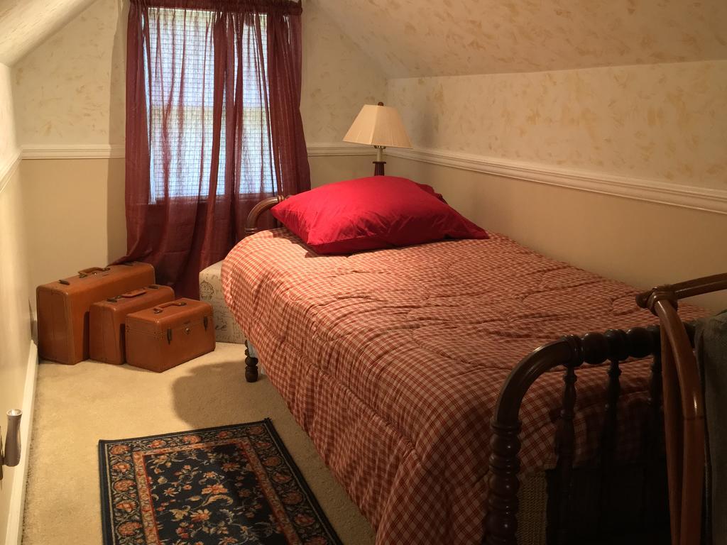 Bed and Breakfast Holly House Of Hamilton Экстерьер фото