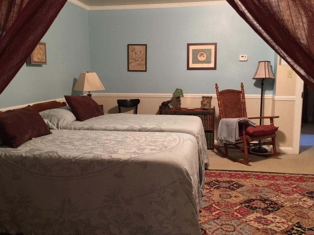 Bed and Breakfast Holly House Of Hamilton Экстерьер фото