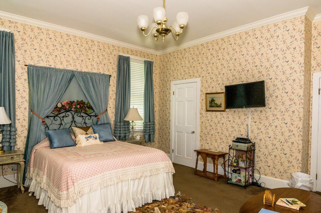 Bed and Breakfast Holly House Of Hamilton Экстерьер фото