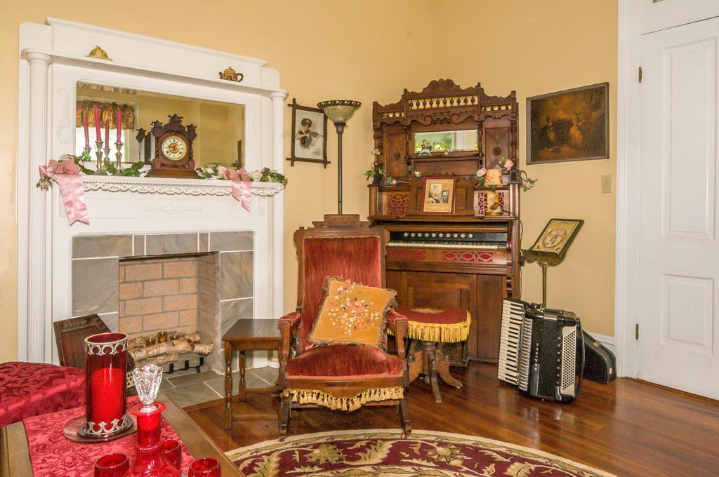 Bed and Breakfast Holly House Of Hamilton Экстерьер фото