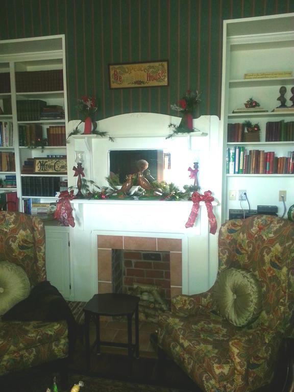 Bed and Breakfast Holly House Of Hamilton Экстерьер фото