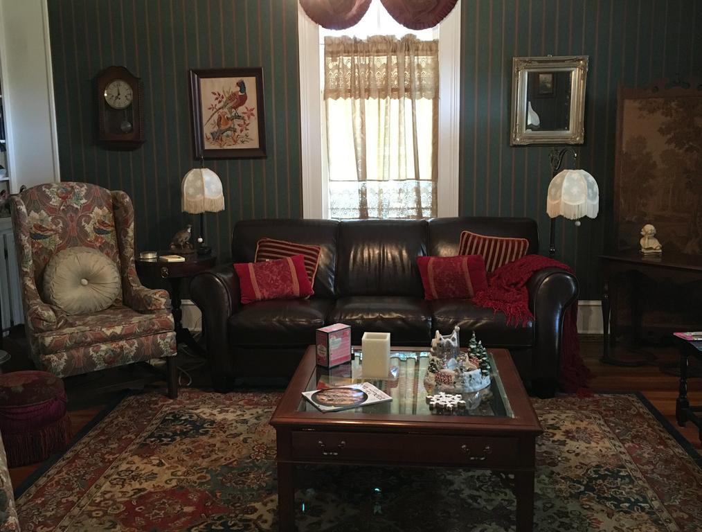 Bed and Breakfast Holly House Of Hamilton Экстерьер фото