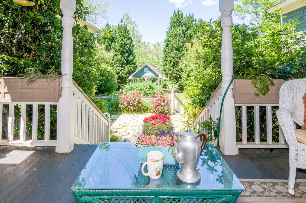 Bed and Breakfast Holly House Of Hamilton Экстерьер фото