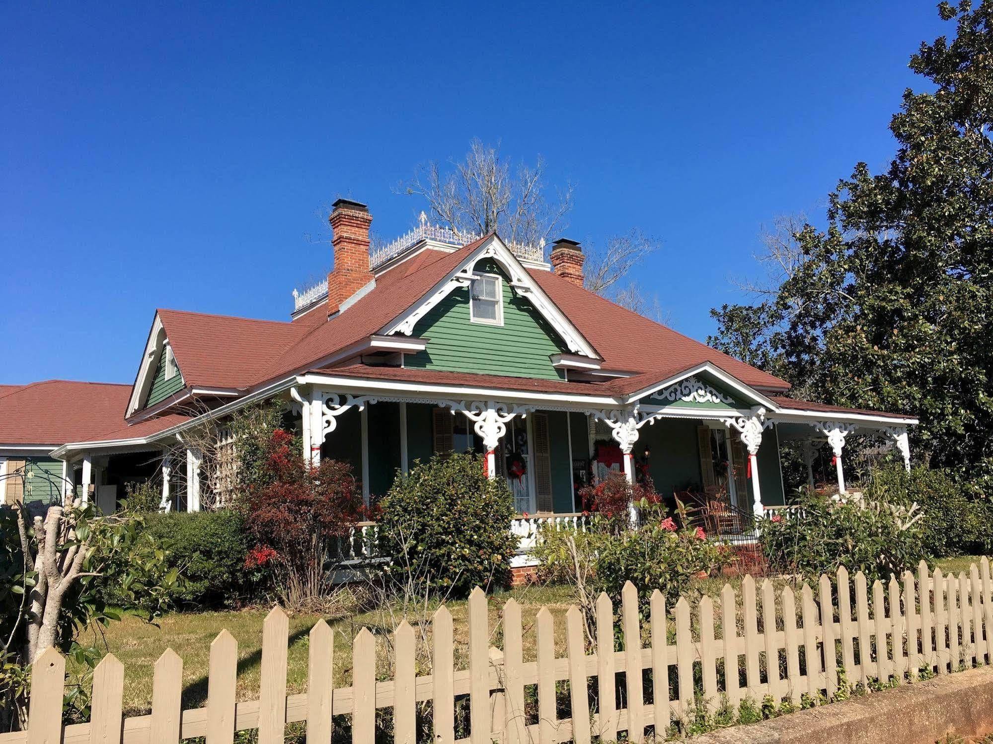 Bed and Breakfast Holly House Of Hamilton Экстерьер фото