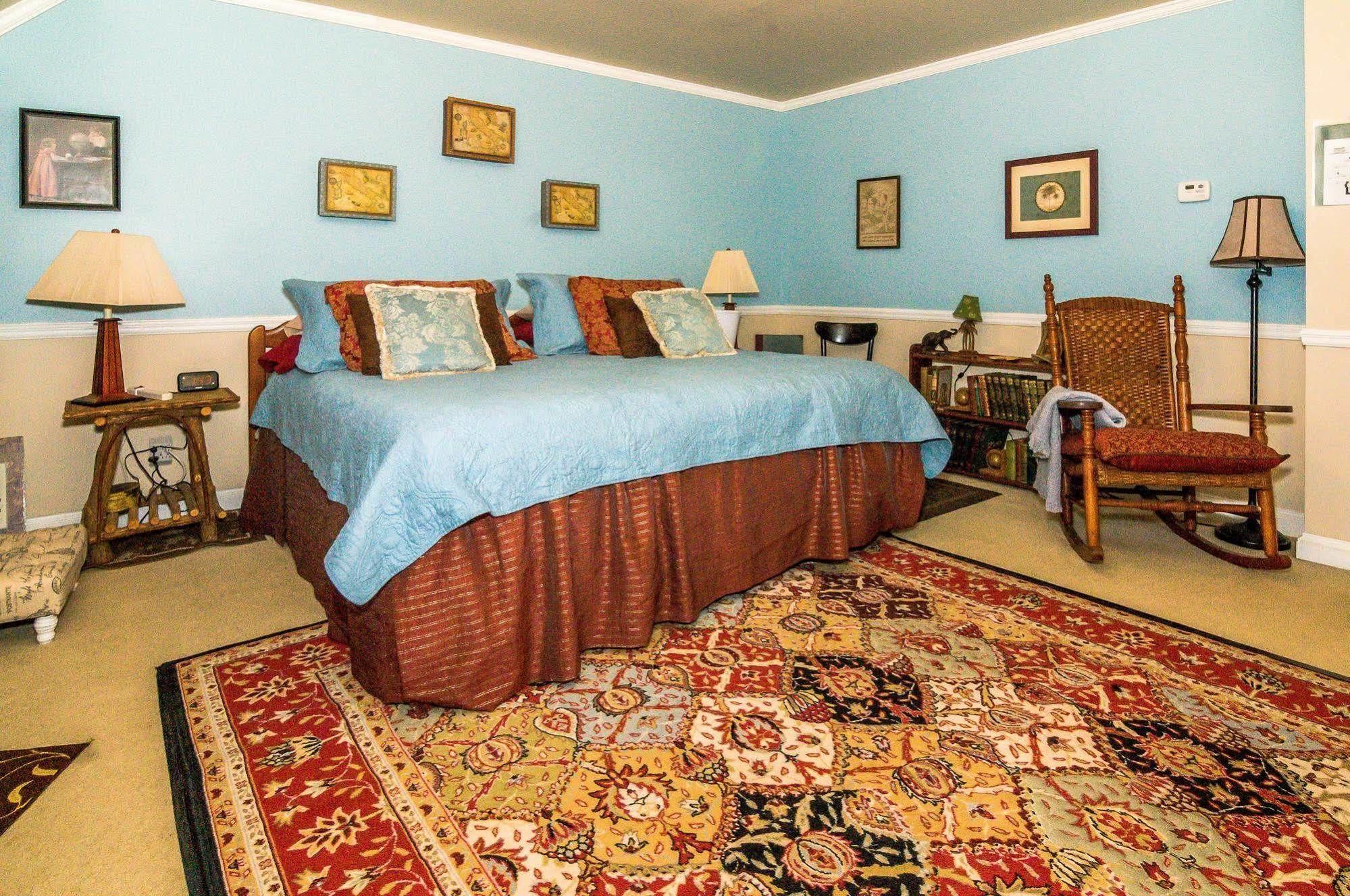 Bed and Breakfast Holly House Of Hamilton Экстерьер фото
