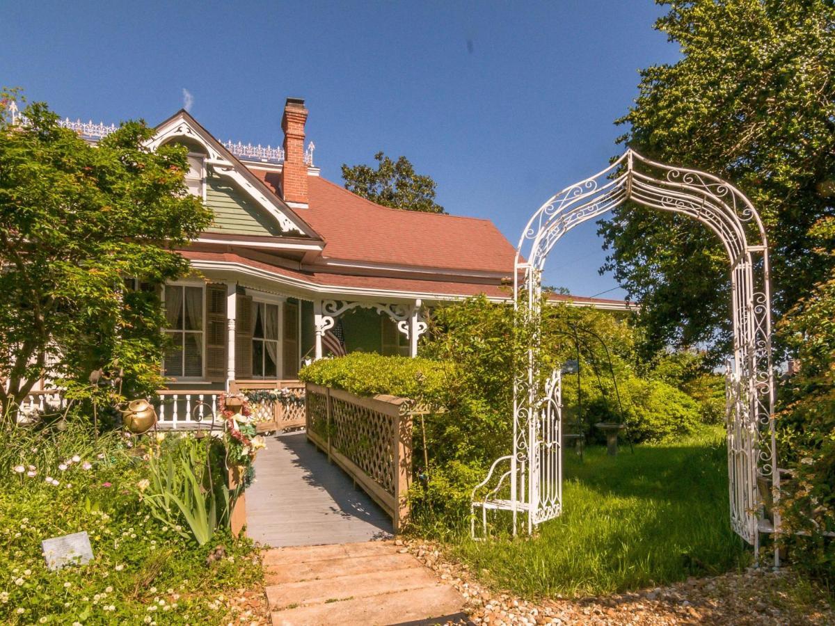 Bed and Breakfast Holly House Of Hamilton Экстерьер фото